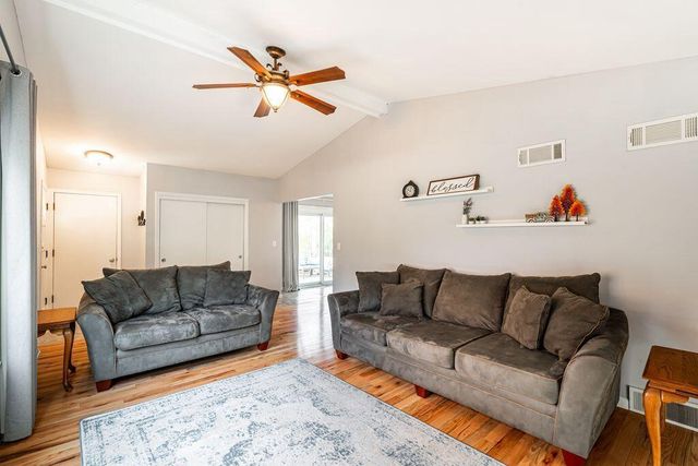 8149 S White Oak DRIVE, Oak Creek, WI 53154