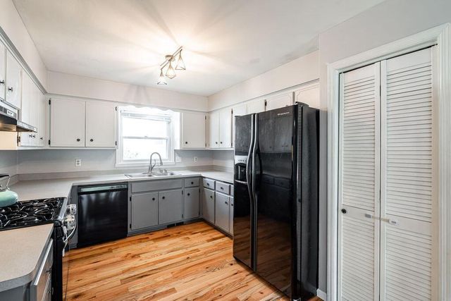 8149 S White Oak DRIVE, Oak Creek, WI 53154