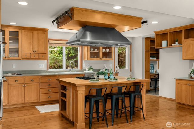 6183 NE 187th Place, Kenmore, WA 98028