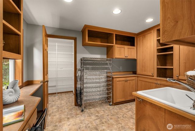 6183 NE 187th Place, Kenmore, WA 98028