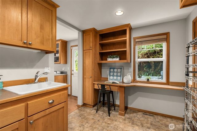 6183 NE 187th Place, Kenmore, WA 98028
