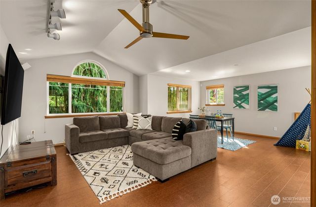 6183 NE 187th Place, Kenmore, WA 98028