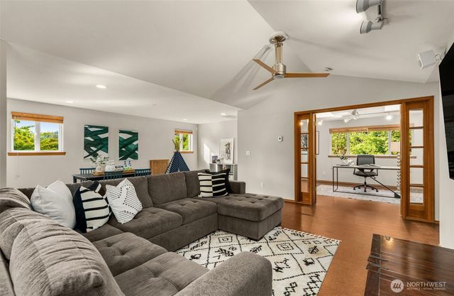 6183 NE 187th Place, Kenmore, WA 98028