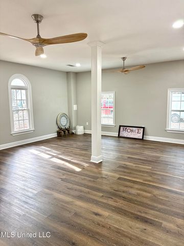 1024 Walnut Street, Ocean Springs, MS 39564