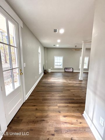 1024 Walnut Street, Ocean Springs, MS 39564