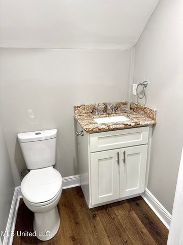 1024 Walnut Street, Ocean Springs, MS 39564