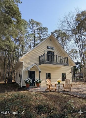1024 Walnut Street, Ocean Springs, MS 39564