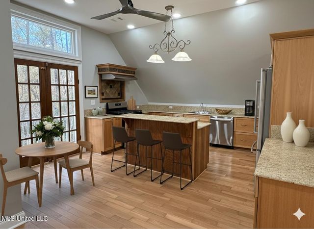 1024 Walnut Street, Ocean Springs, MS 39564