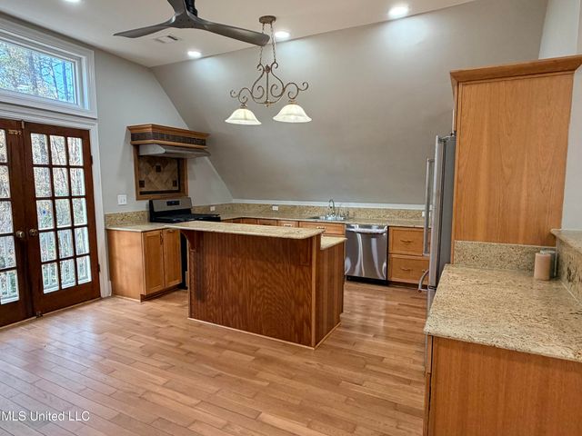 1024 Walnut Street, Ocean Springs, MS 39564