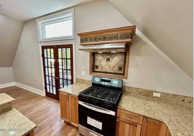 1024 Walnut Street, Ocean Springs, MS 39564