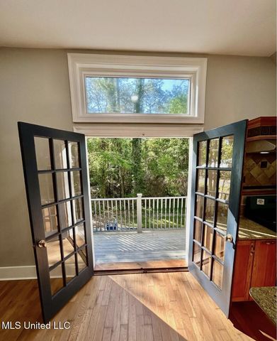 1024 Walnut Street, Ocean Springs, MS 39564