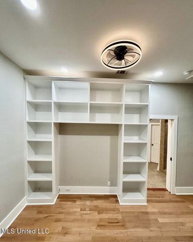 1024 Walnut Street, Ocean Springs, MS 39564