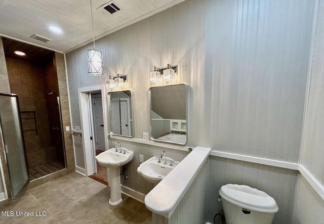 1024 Walnut Street, Ocean Springs, MS 39564