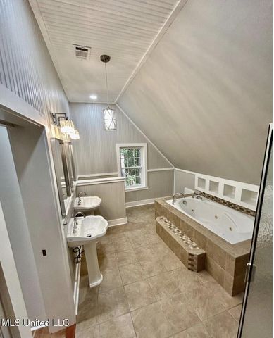 1024 Walnut Street, Ocean Springs, MS 39564