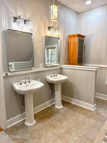 1024 Walnut Street, Ocean Springs, MS 39564