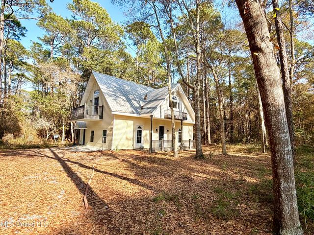 1024 Walnut Street, Ocean Springs, MS 39564