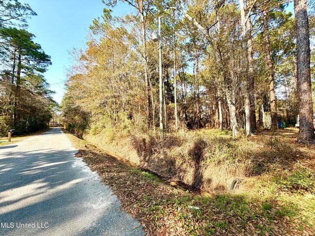 1024 Walnut Street, Ocean Springs, MS 39564