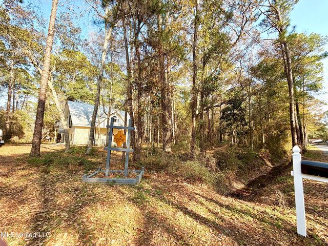 1024 Walnut Street, Ocean Springs, MS 39564