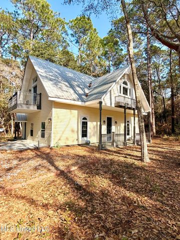 1024 Walnut Street, Ocean Springs, MS 39564