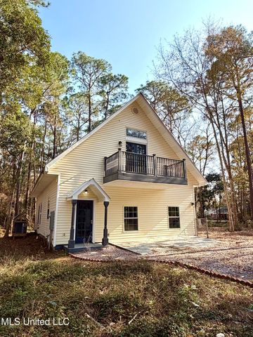1024 Walnut Street, Ocean Springs, MS 39564