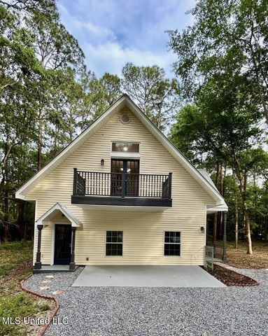 1024 Walnut Street, Ocean Springs, MS 39564