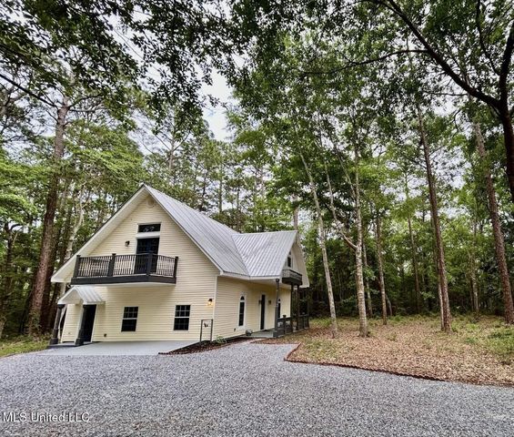 1024 Walnut Street, Ocean Springs, MS 39564