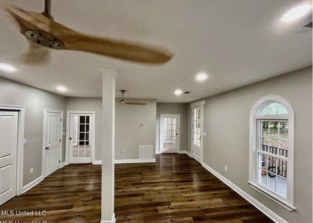 1024 Walnut Street, Ocean Springs, MS 39564