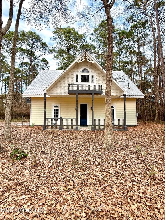 1024 Walnut Street, Ocean Springs, MS 39564