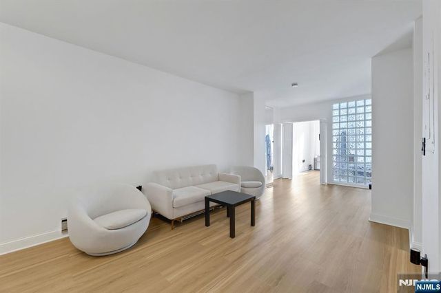 111 Mulberry 3T, Newark, NJ 07102