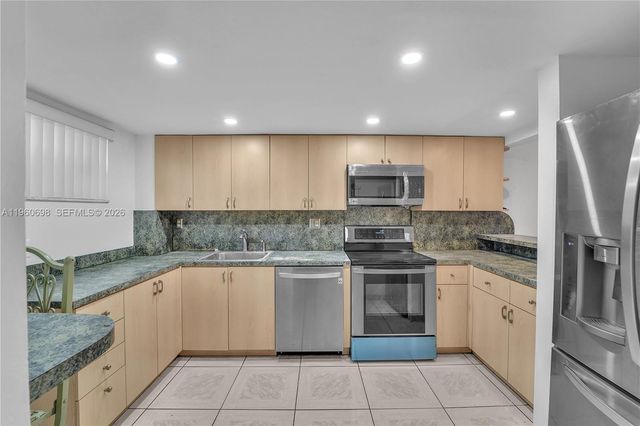 8775 Park Blvd 112, Miami, FL 33172