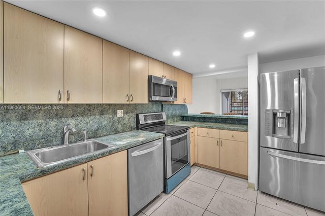 8775 Park Blvd 112, Miami, FL 33172