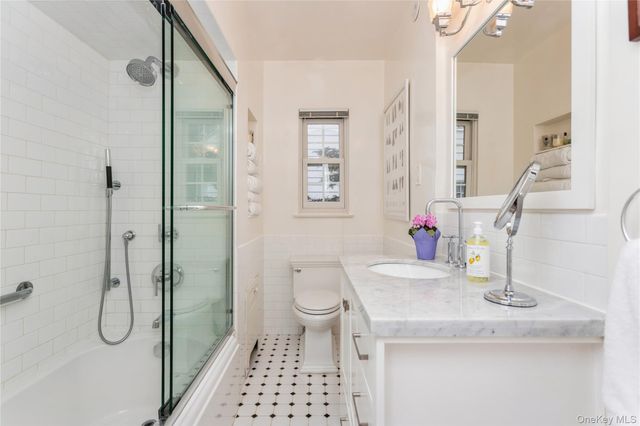 9 Holland Place, Hartsdale, NY 10530