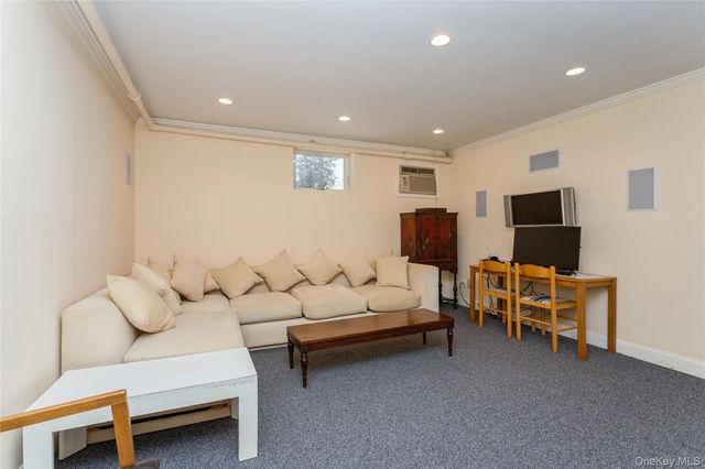 9 Holland Place, Hartsdale, NY 10530