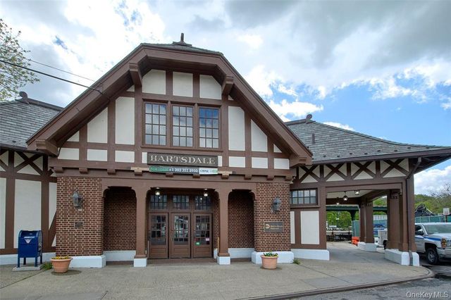 9 Holland Place, Hartsdale, NY 10530