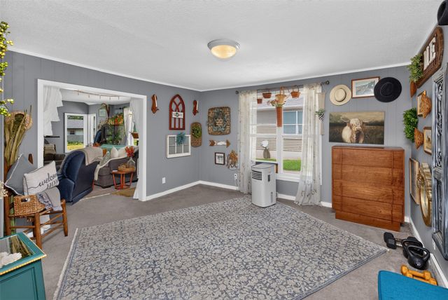 2709 E 37th Court, Des Moines, IA 50317