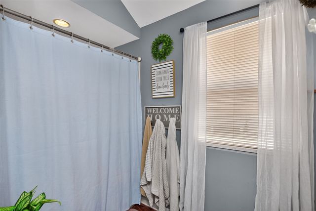 2709 E 37th Court, Des Moines, IA 50317