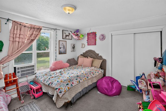 2709 E 37th Court, Des Moines, IA 50317