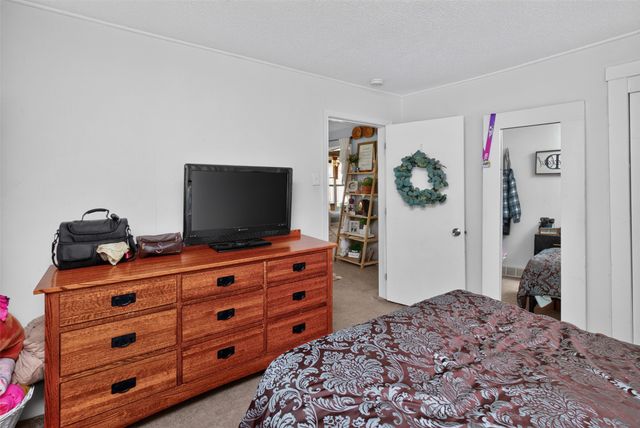 2709 E 37th Court, Des Moines, IA 50317