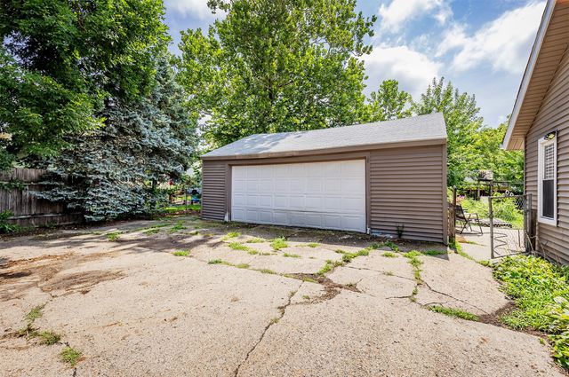 2709 E 37th Court, Des Moines, IA 50317