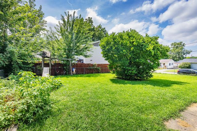 2709 E 37th Court, Des Moines, IA 50317