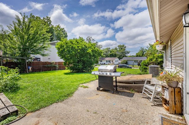 2709 E 37th Court, Des Moines, IA 50317