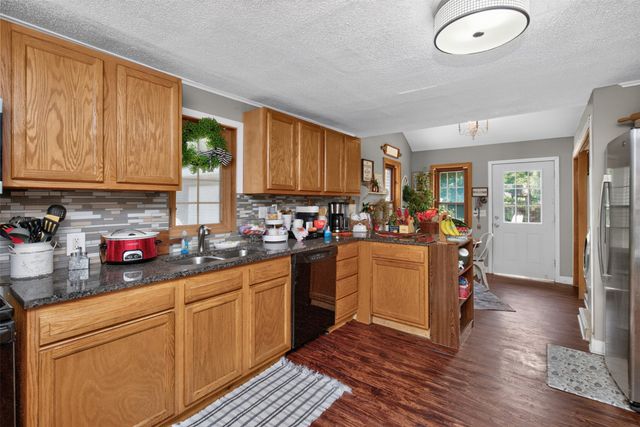 2709 E 37th Court, Des Moines, IA 50317