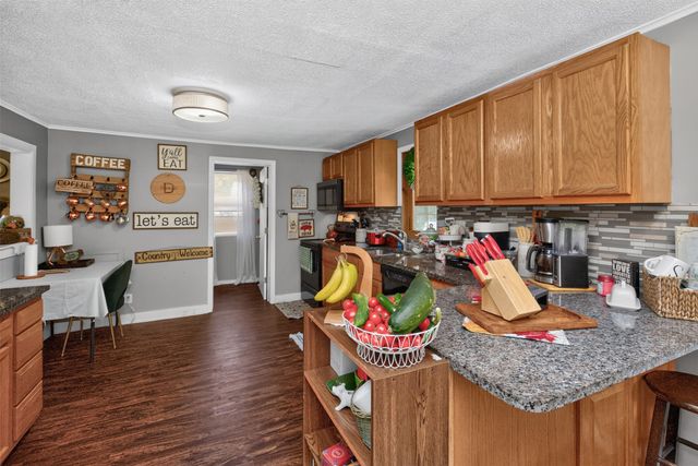 2709 E 37th Court, Des Moines, IA 50317