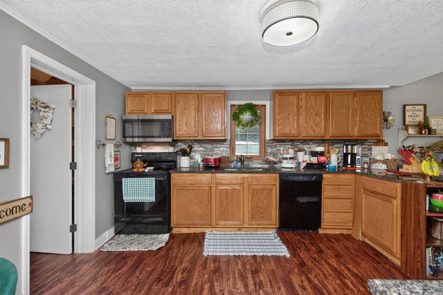 2709 E 37th Court, Des Moines, IA 50317