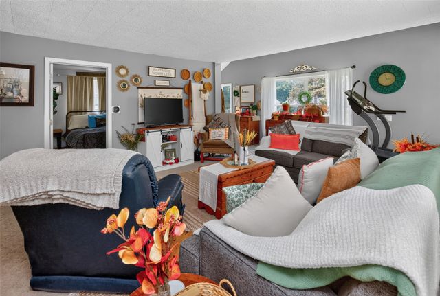 2709 E 37th Court, Des Moines, IA 50317