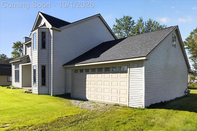 30038 Adams Drive, Gibraltar, MI 48173