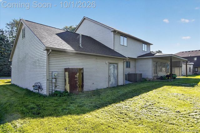 30038 Adams Drive, Gibraltar, MI 48173
