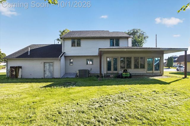 30038 Adams Drive, Gibraltar, MI 48173
