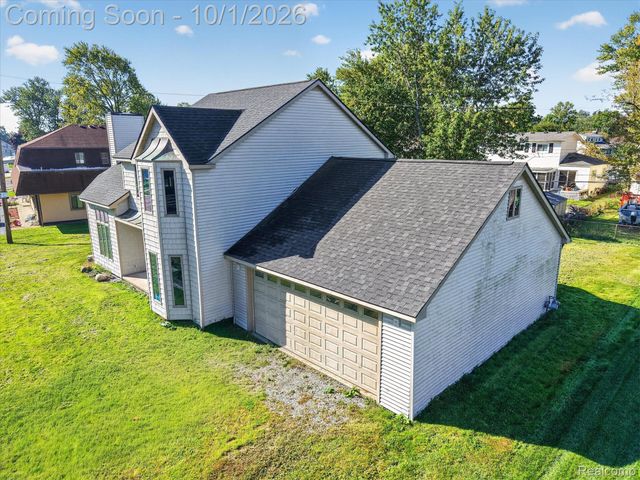 30038 Adams Drive, Gibraltar, MI 48173