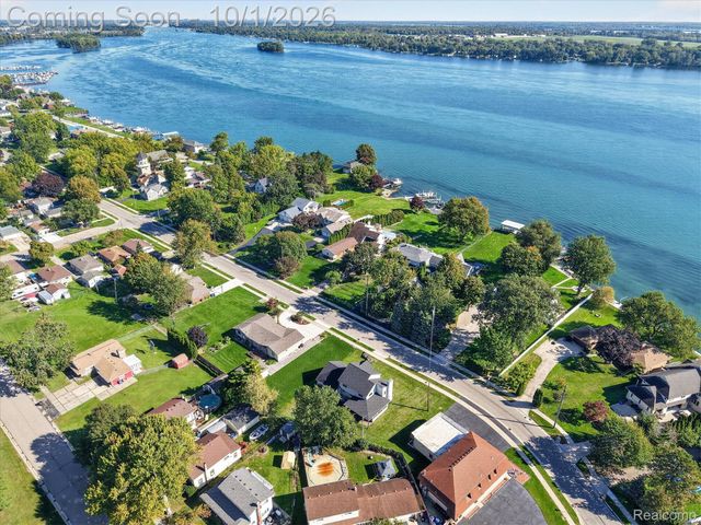 30038 Adams Drive, Gibraltar, MI 48173
